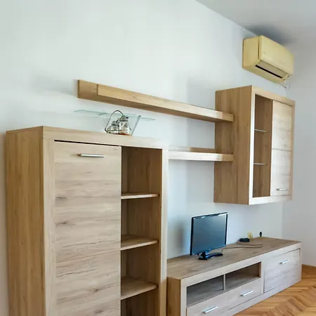 Apartment Prime Location With Free Parking