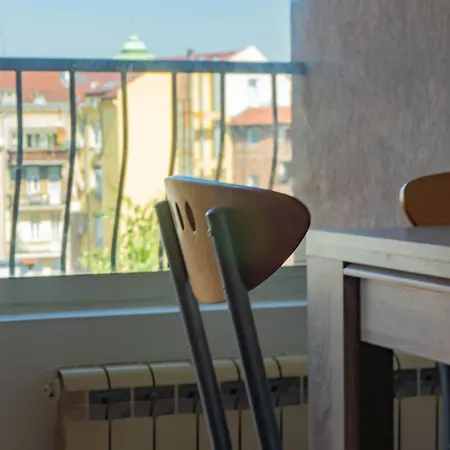 Apartment Prime Location With Free Parking