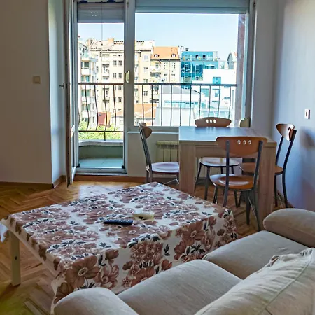 Prime Location With Free Parking Apartment *