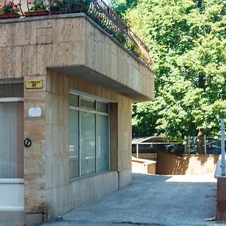Prime Location With Free Parking *