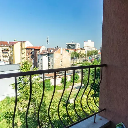 Apartment Prime Location With Free Parking
