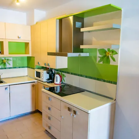 Apartment Prime Location With Free Parking *