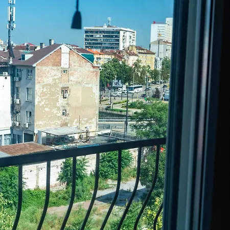 Prime Location With Free Parking Apartment