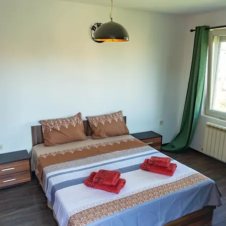 Prime Location With Free Parking Apartment